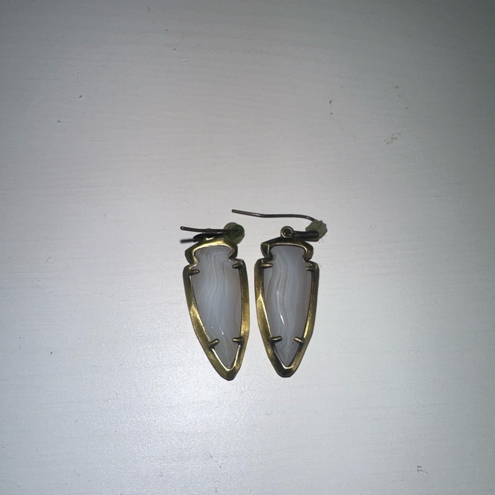Kendra Scott Agate Arrow Earrings